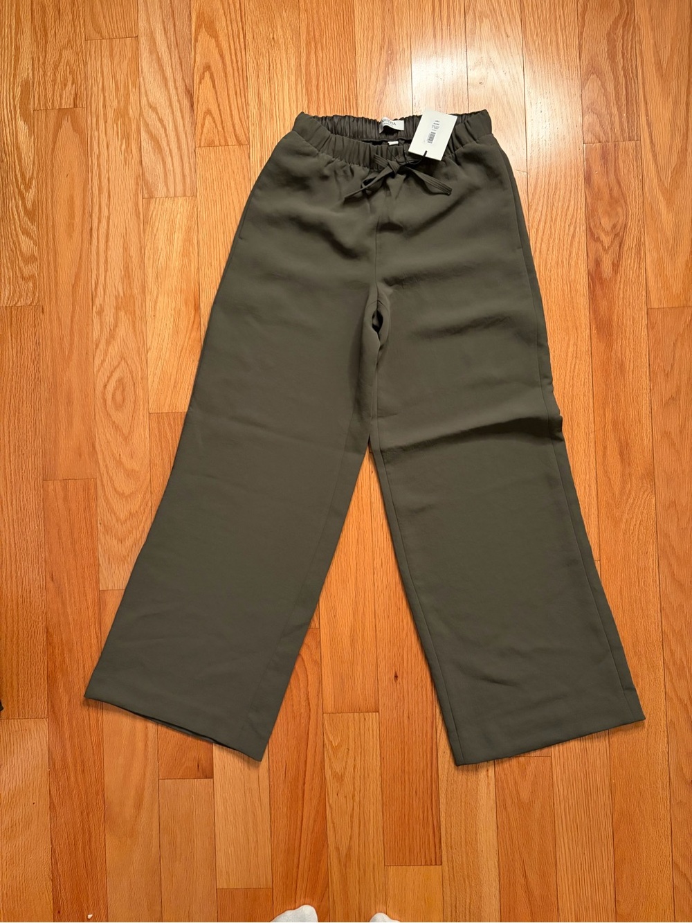 NWT Aritzia The Lodge Pant in Dark Olive - Picture 2 of 3